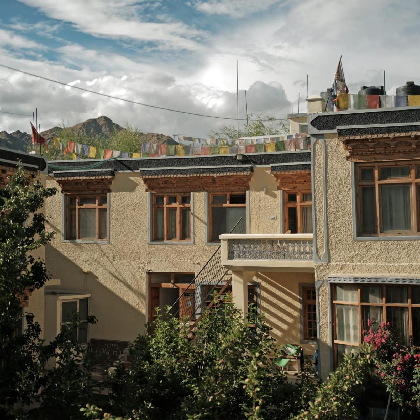 Hotel Lonchay Residency 레 외부 사진