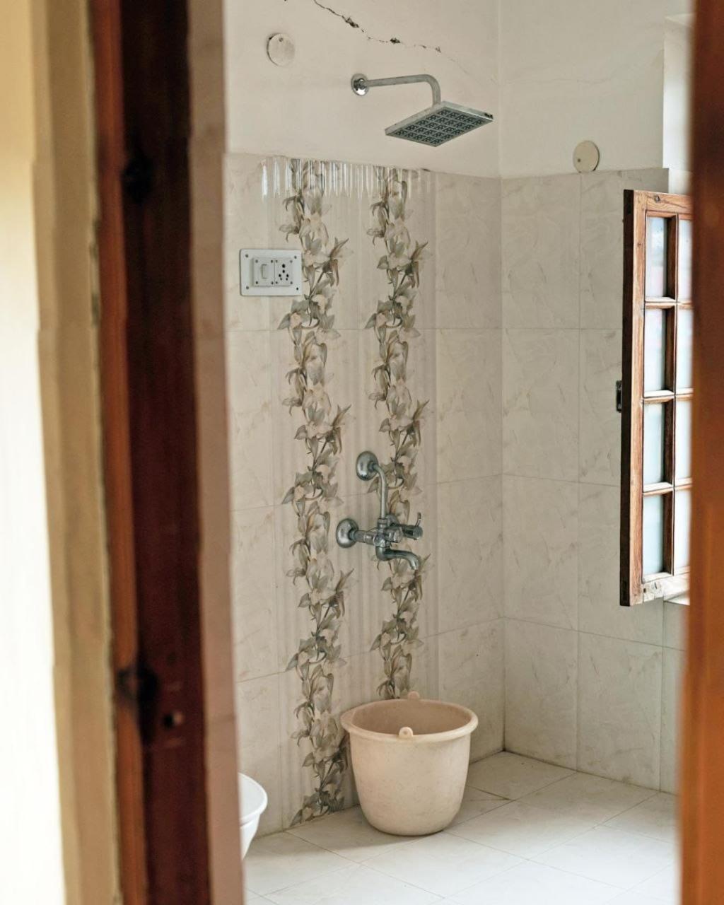 Hotel Lonchay Residency 레 외부 사진
