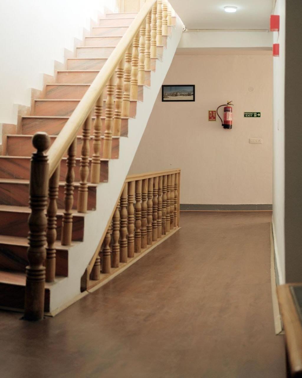 Hotel Lonchay Residency 레 외부 사진