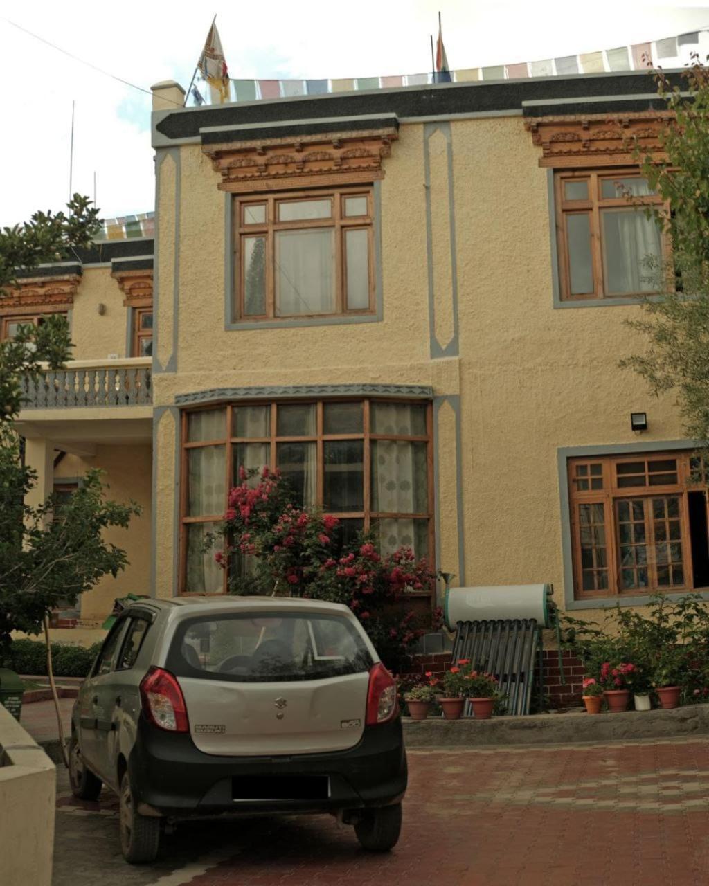 Hotel Lonchay Residency 레 외부 사진