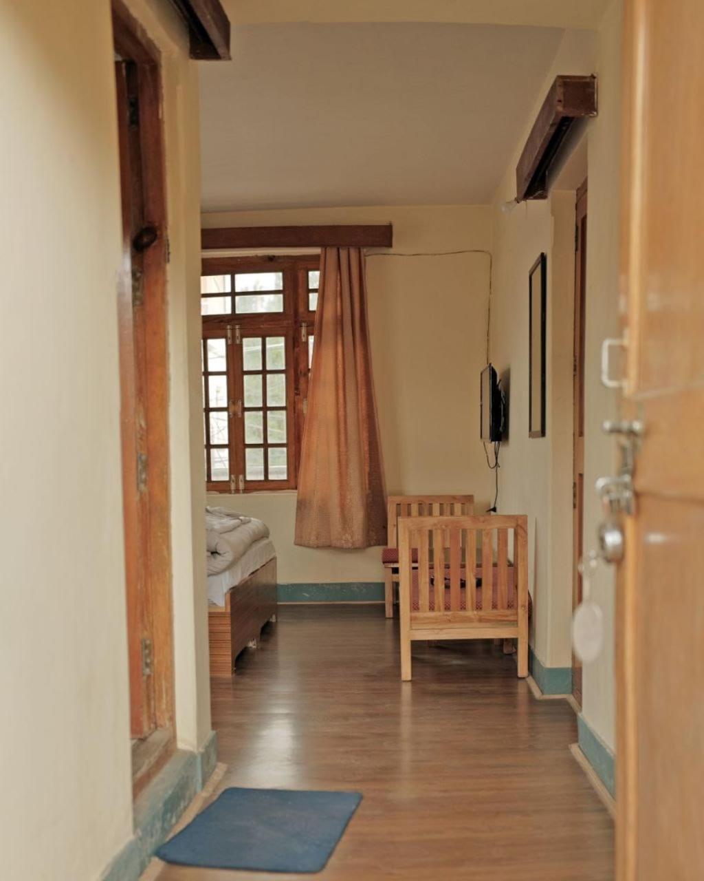 Hotel Lonchay Residency 레 외부 사진