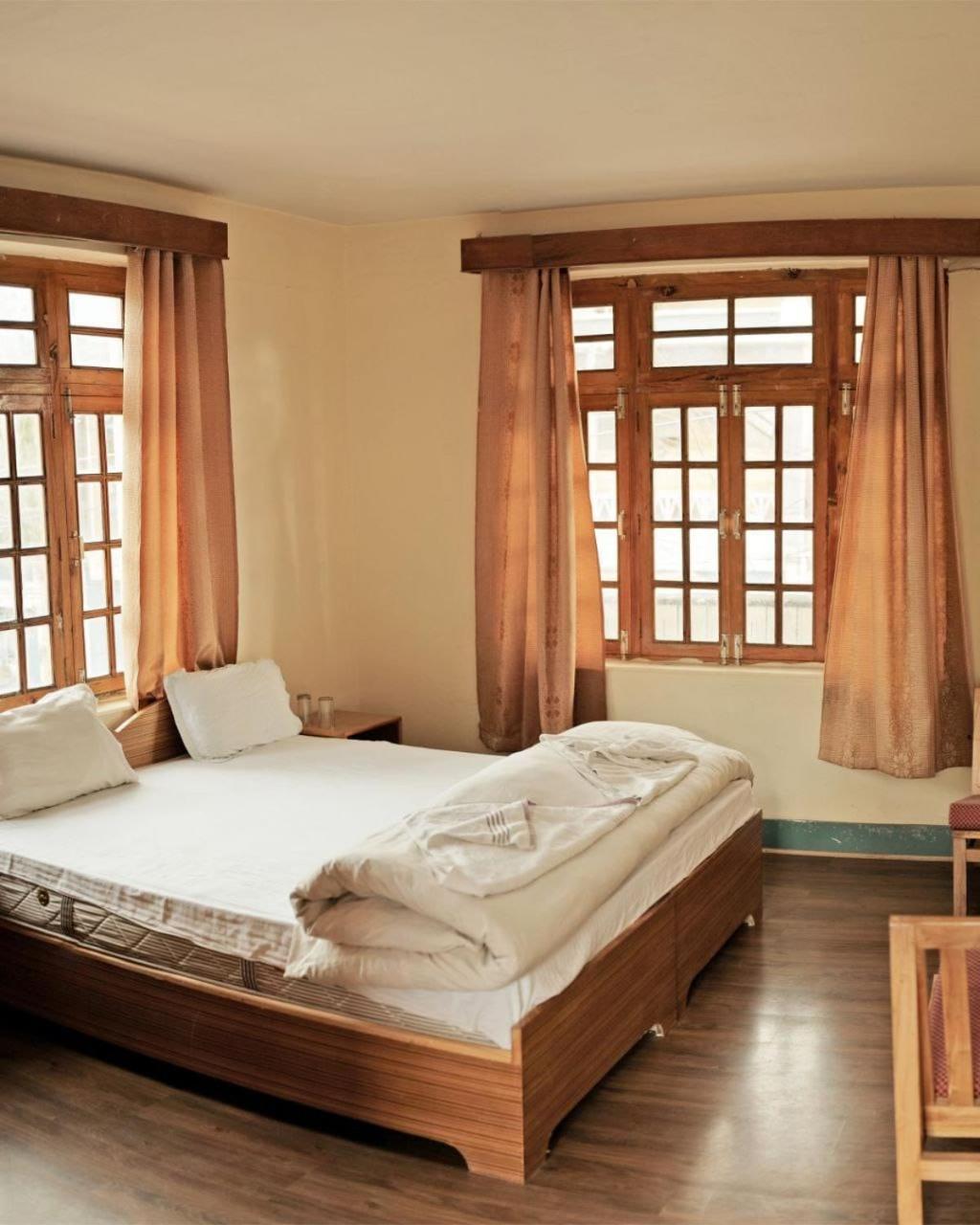 Hotel Lonchay Residency 레 외부 사진