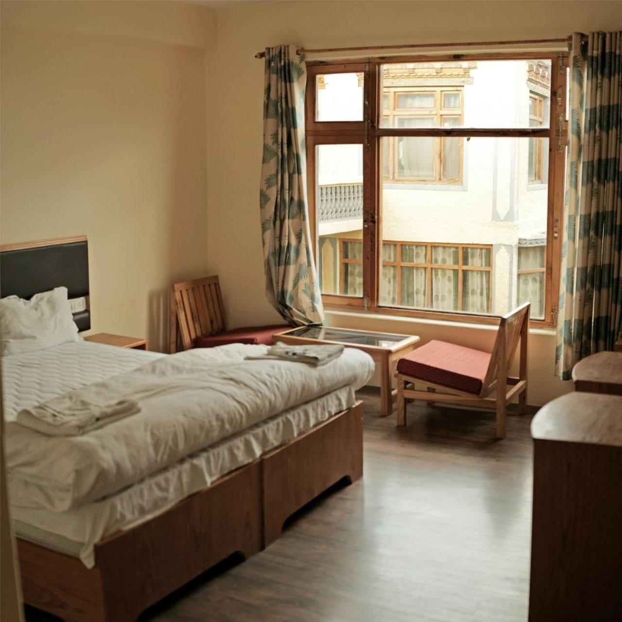 Hotel Lonchay Residency 레 외부 사진
