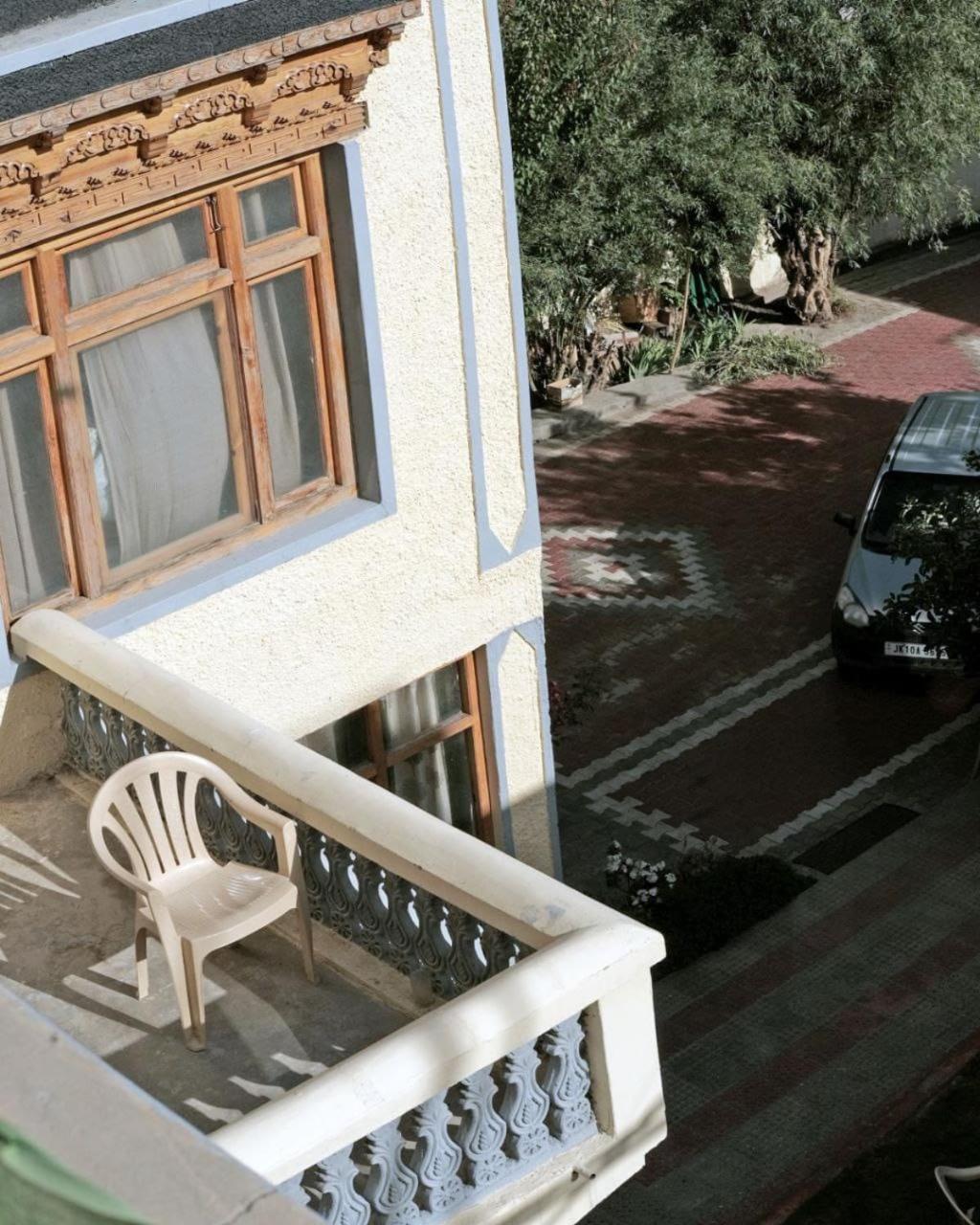 Hotel Lonchay Residency 레 외부 사진