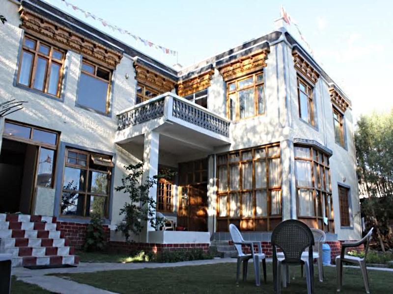 Hotel Lonchay Residency 레 외부 사진